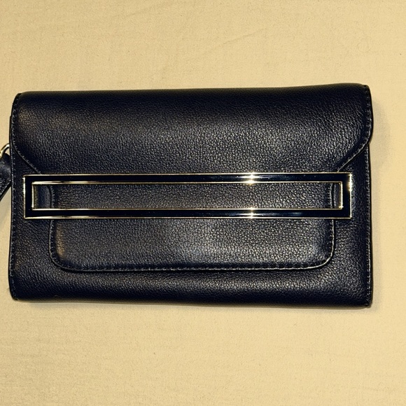 Talbots Leather Wristlet. - Picture 2 of 8